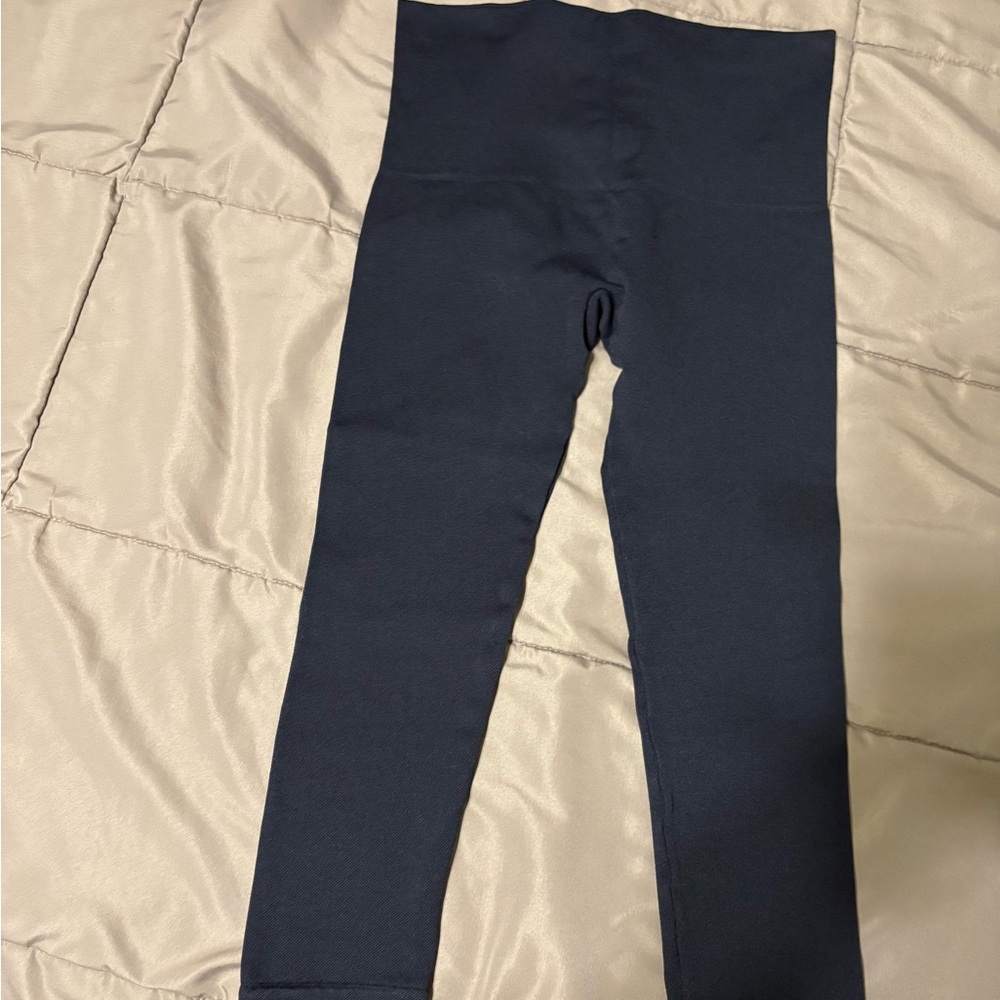 Black spanx capri